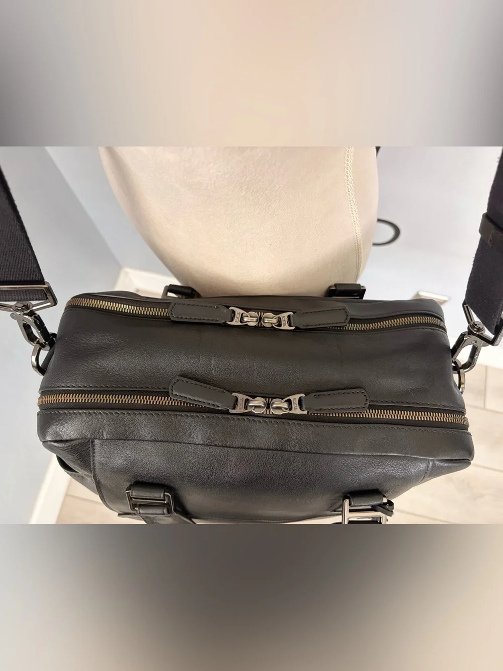 NWOT Tumi Beacon Hill Smith Jetsetter Leather Bag with Adjustable Shoulder Strap